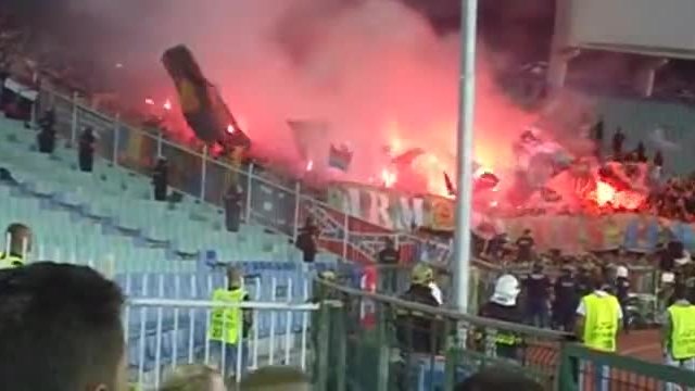 Факли и бомбички в сектора на Стяуа  Прочети повече на: http://www.sportal.bg/video.php?video=69313 - 28.07.2014g.