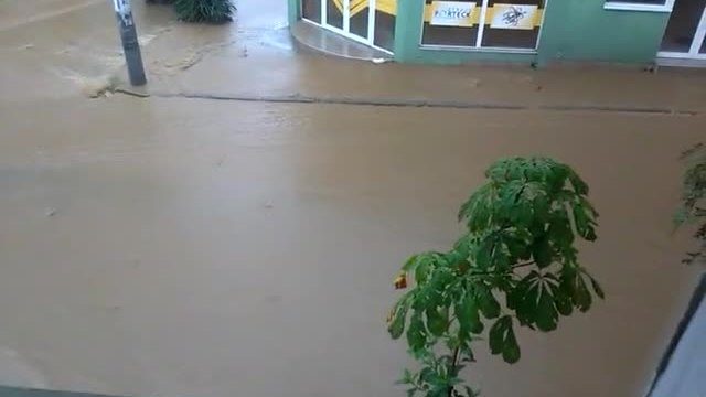 Наводнените улици на град Харманли - От "Моята Новина" Нова Телевизия