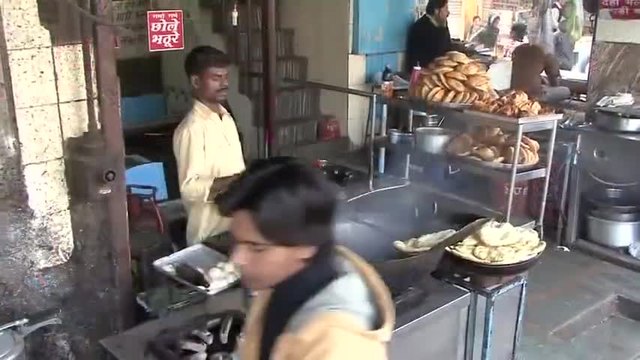 Индийска храна на улицата в Стария Делхи