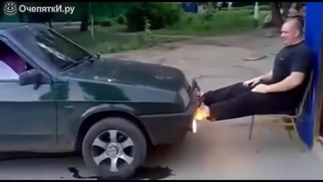 Луд руснак срещу автомобил ... Така тренират в Русия