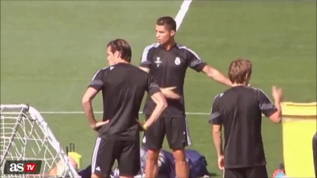 Кристиано Роналдо ядоса Хамес Родригес на тренировки