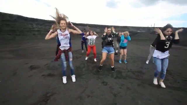 Красивите рускини яко танцуват и на пътя