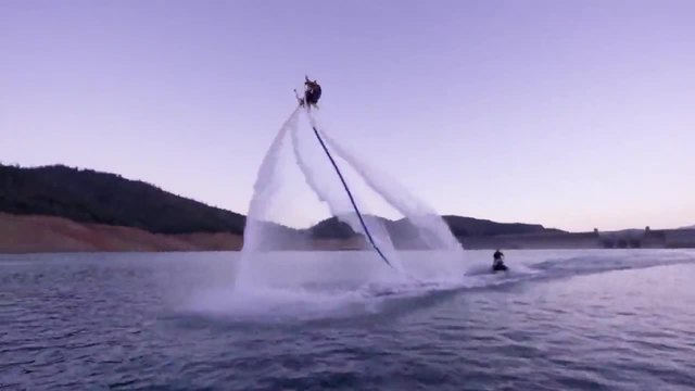 Страхотна забава с роботизирани делфини и летящи водни коли ..
