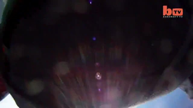 Инструктор по парашутизъм спасява свой ученик във въздуха