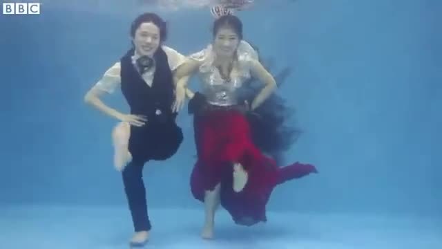 Сватба под водата - Една необикновена церемония!