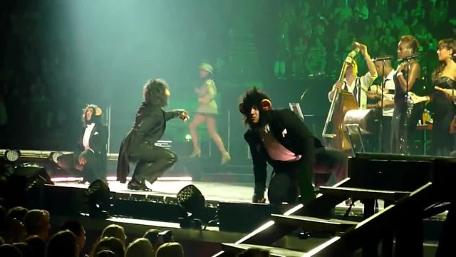 Robbie Williams - I Wanna Be Like You (Live - Phones4U Arena, Manchester UK, June 2014)