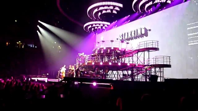 Robbie Williams - Swings Both Ways (Live - Phones4U Arena, Manchester UK, June 2014)