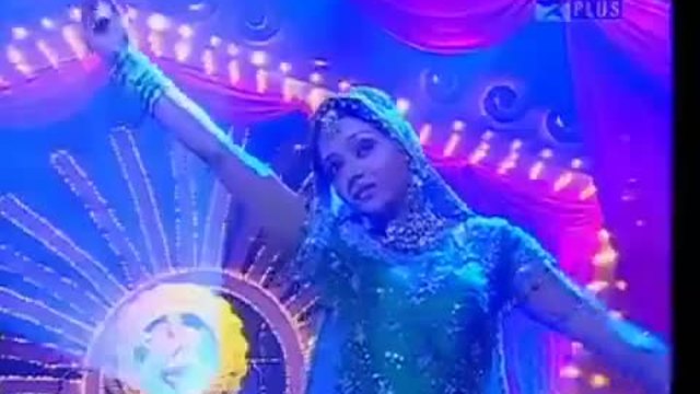 Sadhna &amp; Ragini - Dancing to Rang De Song!