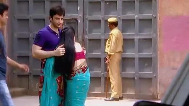 Тарун отхвърля наивната Сакши!