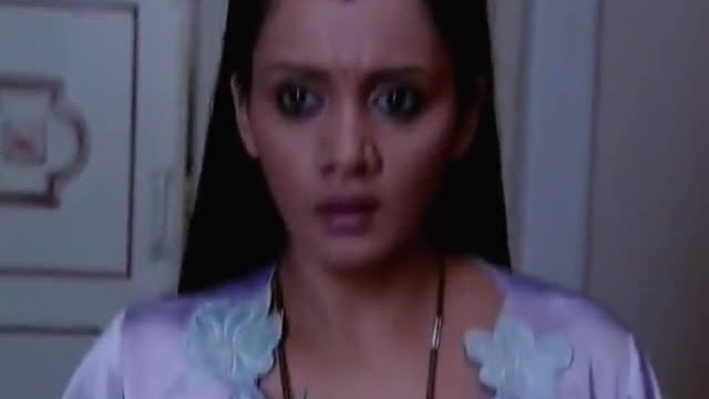 Сакши се промъква в стаята на Алек!