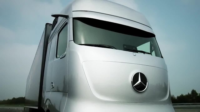2025 Бъдещият товарен камион от Mercedes- Benz задвижвайки се самостоятелно