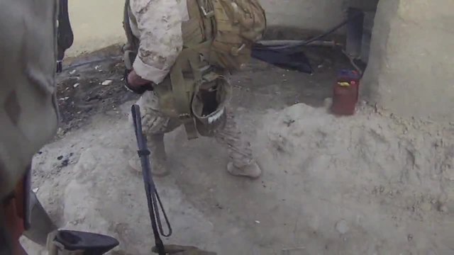 Пехотинец оцелява след изстрел в главата от талибан