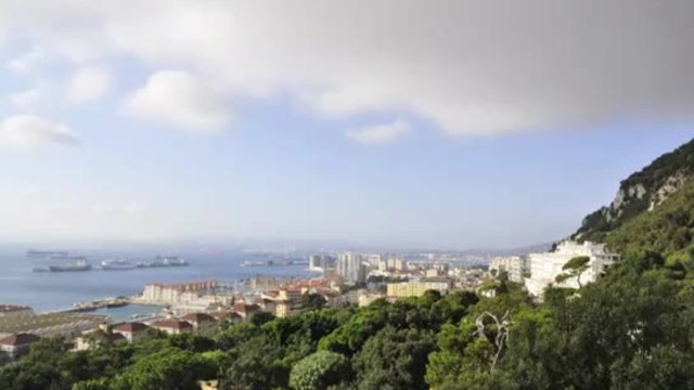 Гибралтарски проток, свързва Средиземно море с Атлантика. Клипче