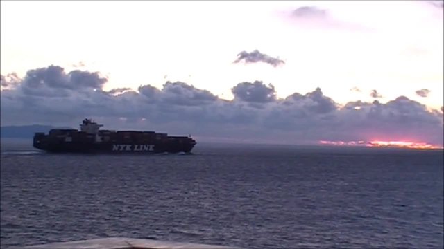 С Корабче в Гибралтарският проток