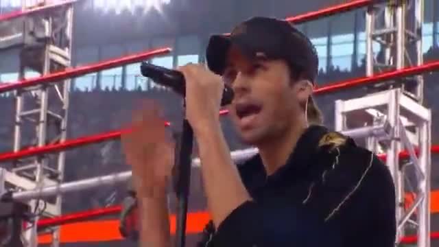 Enriquee Iglesias and Pitbull outstanding stage show