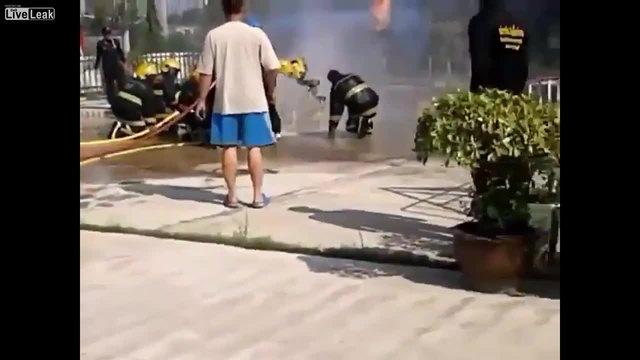 Пожарникари се изгарят по време на тренировка
