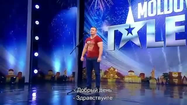 Охранител вдига публиката на крака с изпълнението си - Молдова търси талант