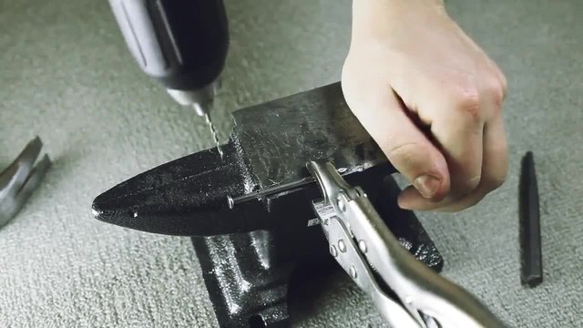 Ето как се прави миниатюрен меч
