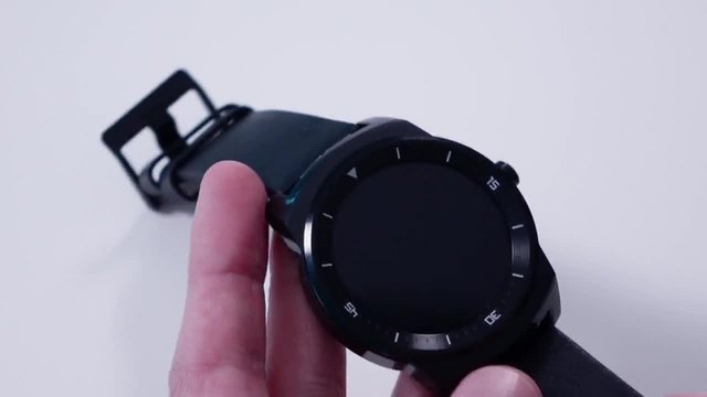 Andorid Wear вече е в България със смарт часовника на LG - видео на news.smartphone.bg