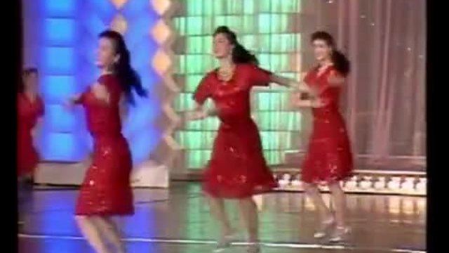 Уникална хореография  на севернокорейска танцова трупа
