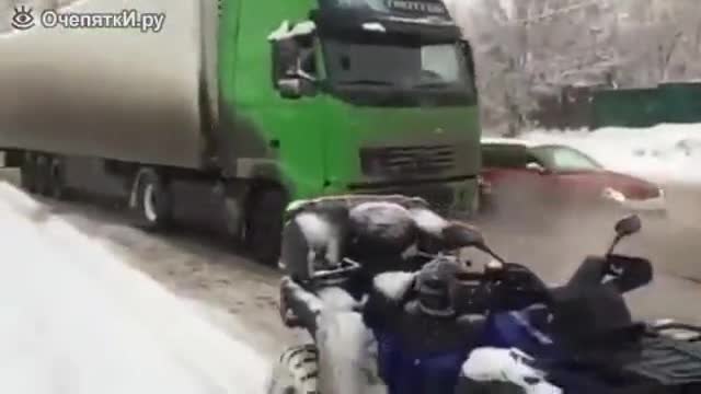 Subaru помага на камион аварирал на сняг !