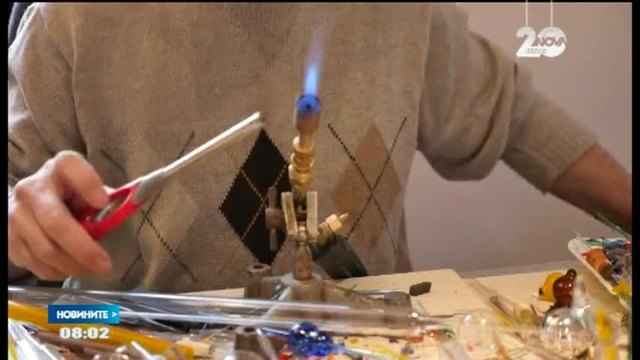 Последният майстор на играчки от стъкло твори в Пловдив - Новините на Бъдни Вечер от България 2014г.