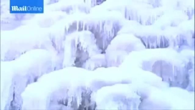 Замръзналият водопад в Китай - Видео