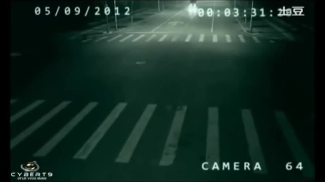 Тази мистична снимка шокира целия Интернет. Телепортация на кръстовище в Китай