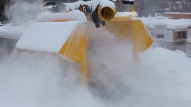 Техника за почистване на училищни автобуси от сняг !