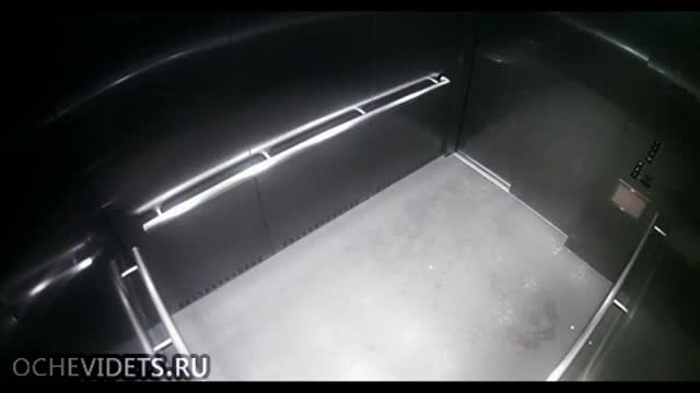 Американски полицай се прострелва по невнимание