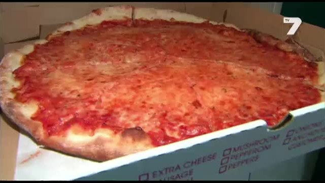 Автокъща едва не фалира заради поръчка на пица