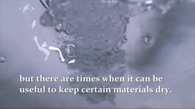 Супер хидрофобен метал който отблъсква водата