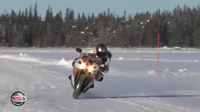 258 км-час на мотоциклет по снега ( Yamaha R1)