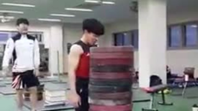 Ето как японците тренират за крака във фитнеса