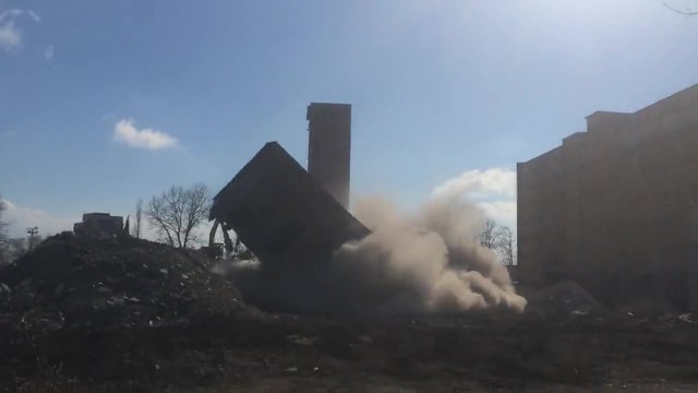 Професионално разрушаване на кула с височина 30м