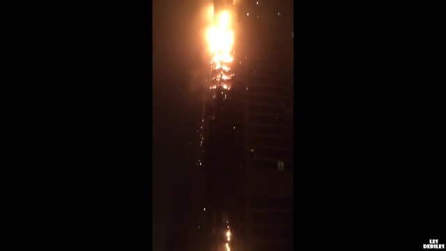 Сграда в Дубай се запалва