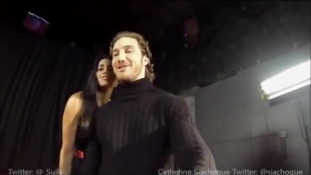 Catherine Siachoque bailando y cantando tema promocional de Reina de Corazones (copyright Telemundo)