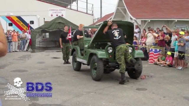 Какво могат да направят канадски войници с джип за 3 минути