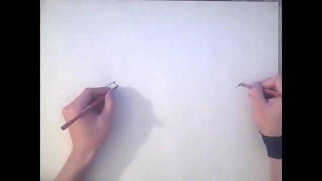 Талантливо момиче рисува и с двете си ръце едновременно!!!Видео!