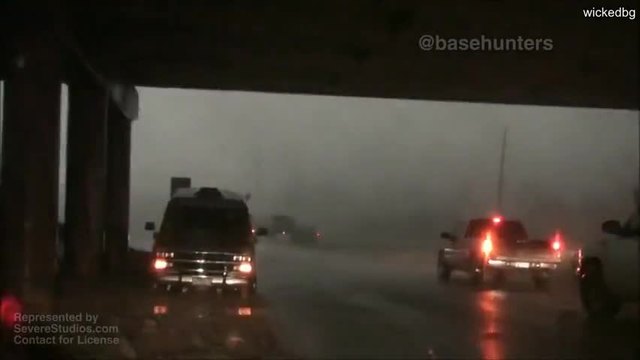 Невероятни кадри! мощно торнадо заснето от ловците на урагани!!! (ВИДЕО)