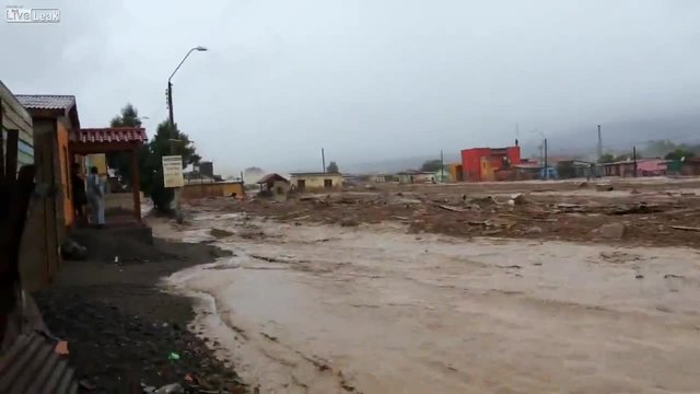 Лавина oт вода и кал в пустинята Атакама, Чили