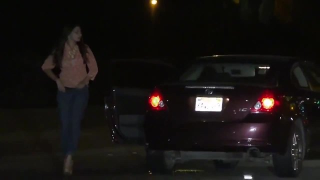 Пияна жена спира колата си на автомагистрала , за малко да предизвика катастрофа