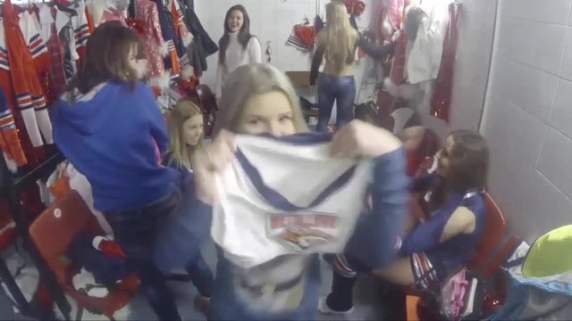 Мажоретки в съблякалнята