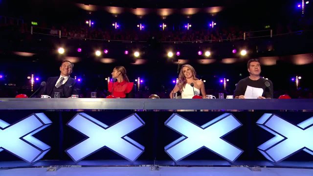 Участник не може да пее, но показва страшни танци - смях - Britain's Got Talent 2015
