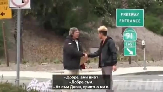 Какво се случва,когато дадеш пари на бездомник