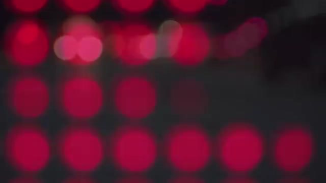 УНИКАЛНО! Ето как в Лисабон са накарали пешеходците да НЕ пресичат на червено! (ВИДЕО)