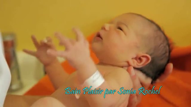 Новородено бебче, докосна сърцата на милиони хора по света