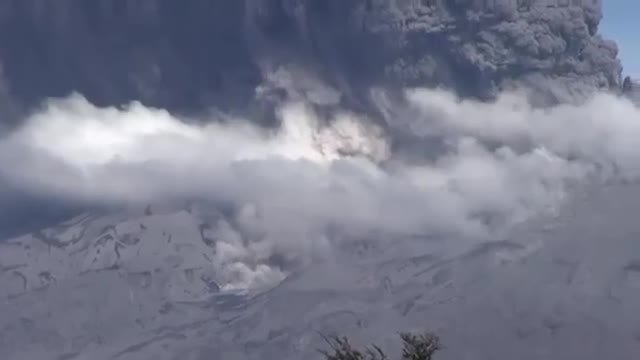 Вулканът Калбуко изригна отново - Червена тревога!!!