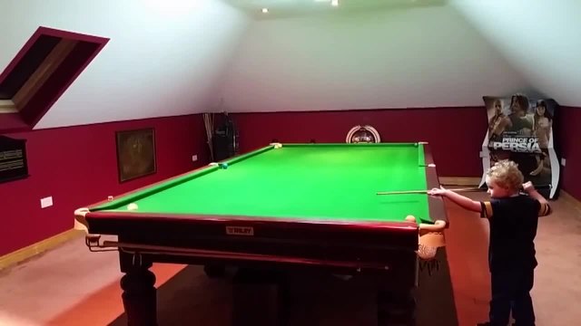 Тригодишен с впечатляващи снукър умения