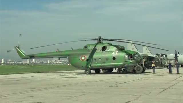 Ми-17 е готов да открие военния парад с националния флаг